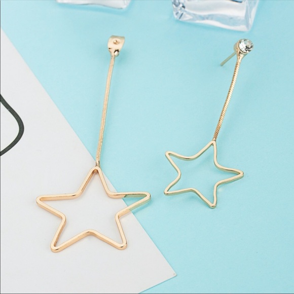 ⭐️HOLLOW STAR EARRINGS⭐️ - Picture 2 of 6